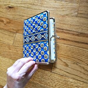 Vera Bradley Riviera Blue Photo Album Kiss Lock Snap Case Holds 12 4x6 Pictures